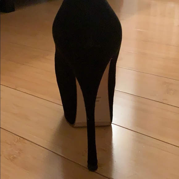Black pump Giuseppe zanotti design heels. - Picture 4 of 5
